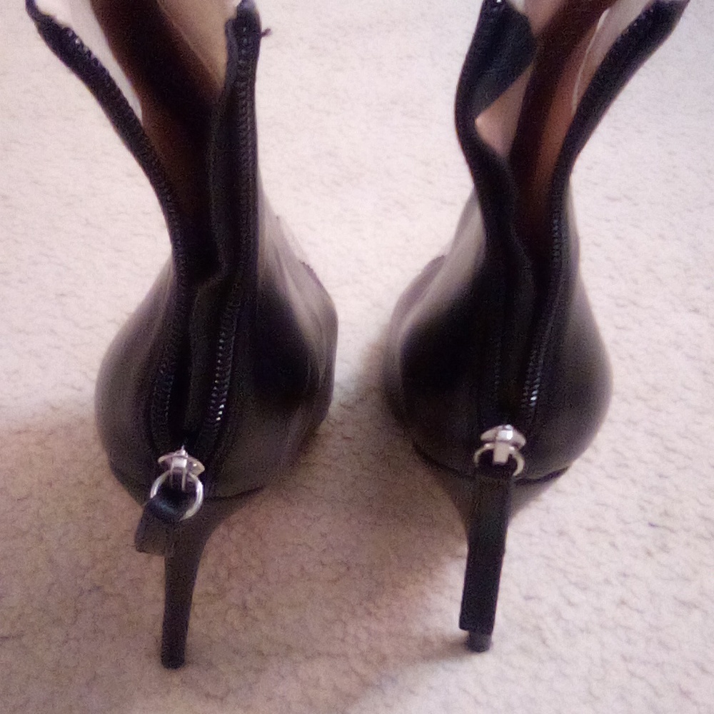 BOOTIES - Picture 3 of 4